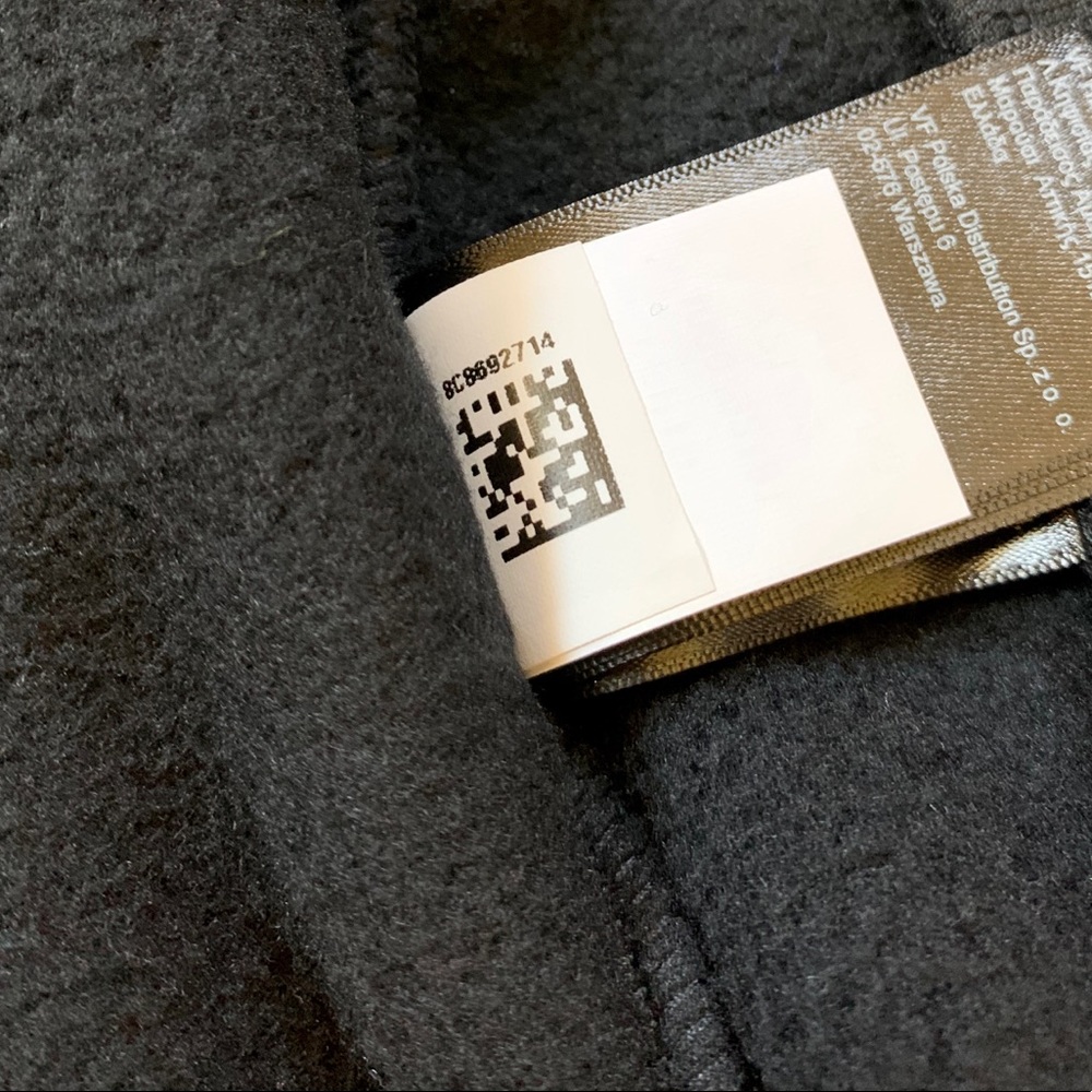 The North Face Women’s Denali 2 Jacket In Black - Picture 5 of 6